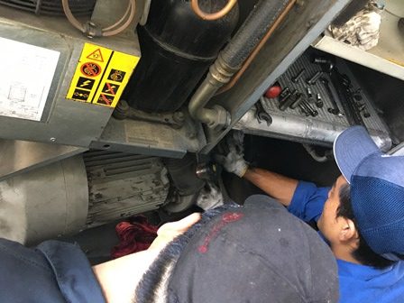 お客様の工場（自動車部品用金型関連）にて「エアーコンプレッサーの保守」を行いました（岐阜県）