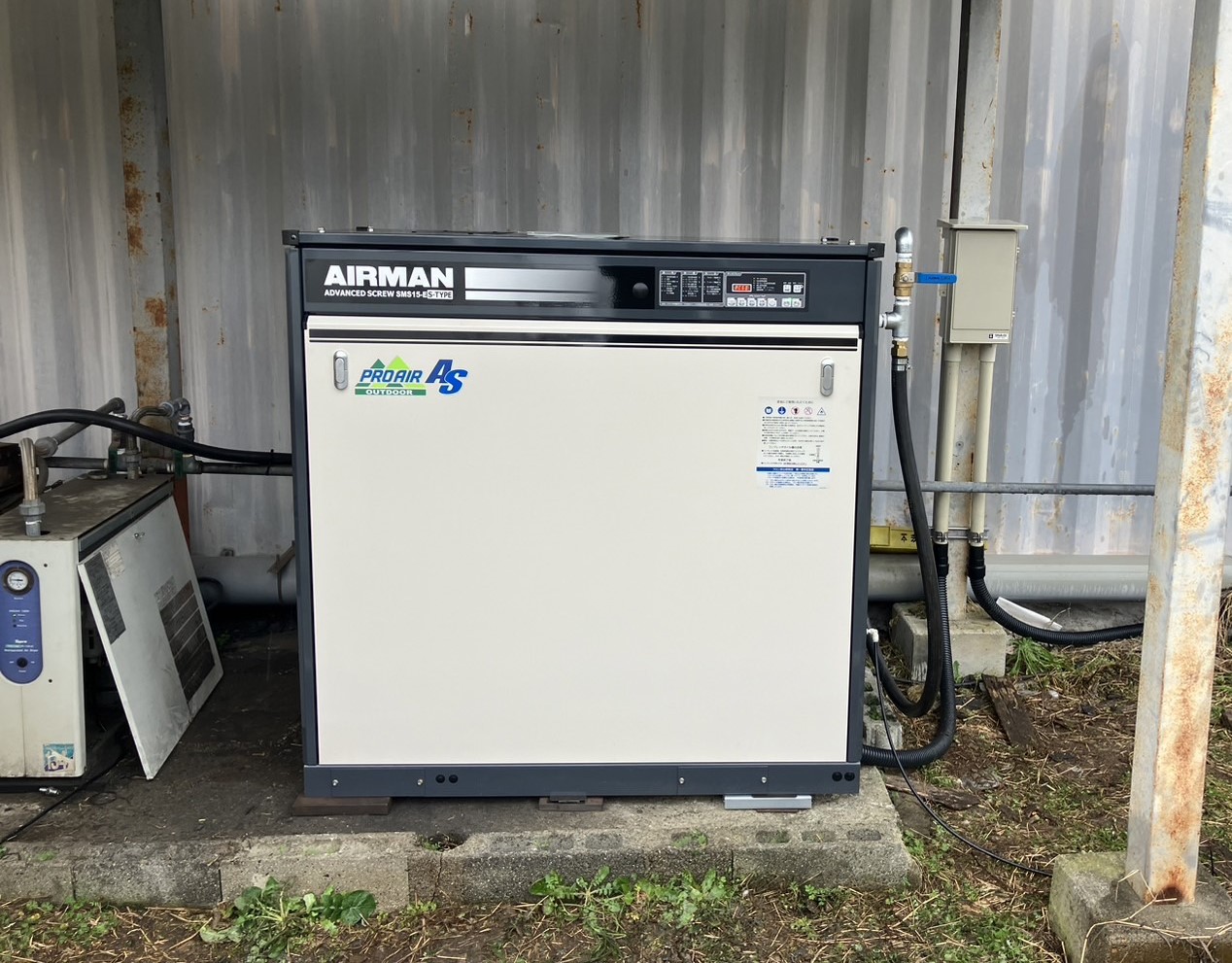 お客様の工場（樹脂製品成形関連）にて「コンプレッサー及び電源更新工」を行いました（岐阜県山県市）