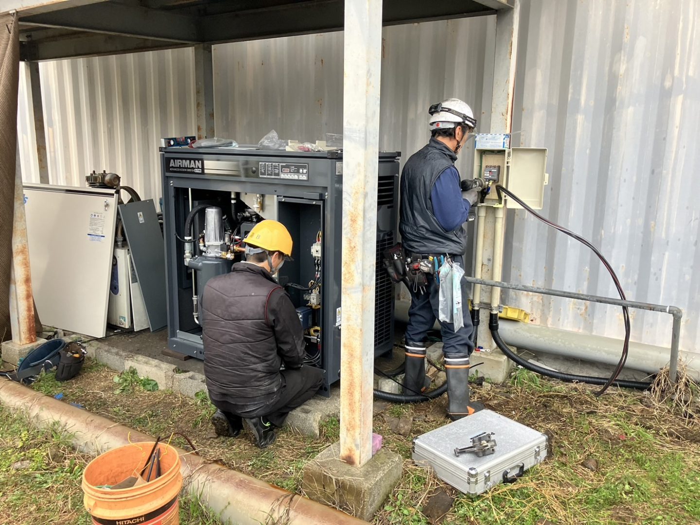 お客様の工場（樹脂製品成形関連）にて「コンプレッサー及び電源更新工」を行いました（岐阜県山県市）