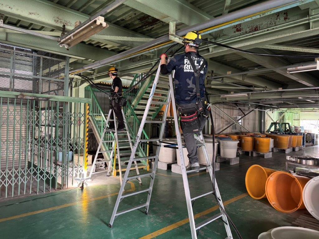 お客様の工場（セラミック製品）にて「幹線工事」を行っています（三重県四日市市）