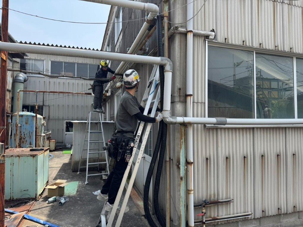 お客様の工場（セラミック製品）にて「幹線工事」を行っています（三重県四日市市）