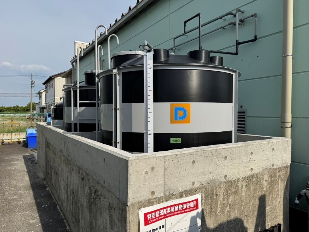 お客様の工場（半導体部材用製品製造関連）にて「廃液タンク取替工事」を行いました（岐阜県大垣市）