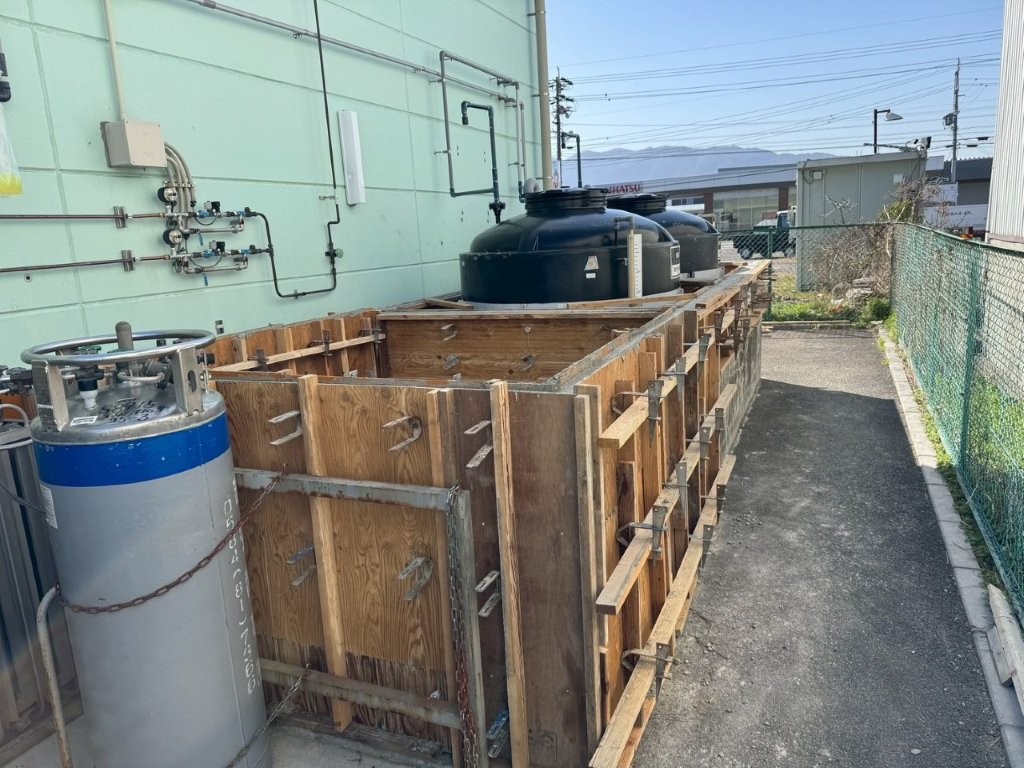 お客様の工場（半導体部材用製品製造関連）にて「廃液タンク取替工事」を行いました（岐阜県大垣市）