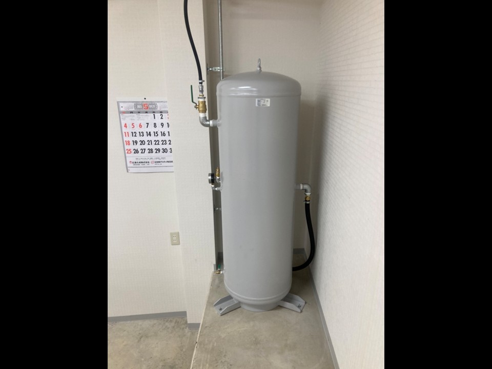 お客様の工場（フィルム加工関連）にて「エアータンク・ドライヤ取付」を行いました（岐阜県岐阜市）