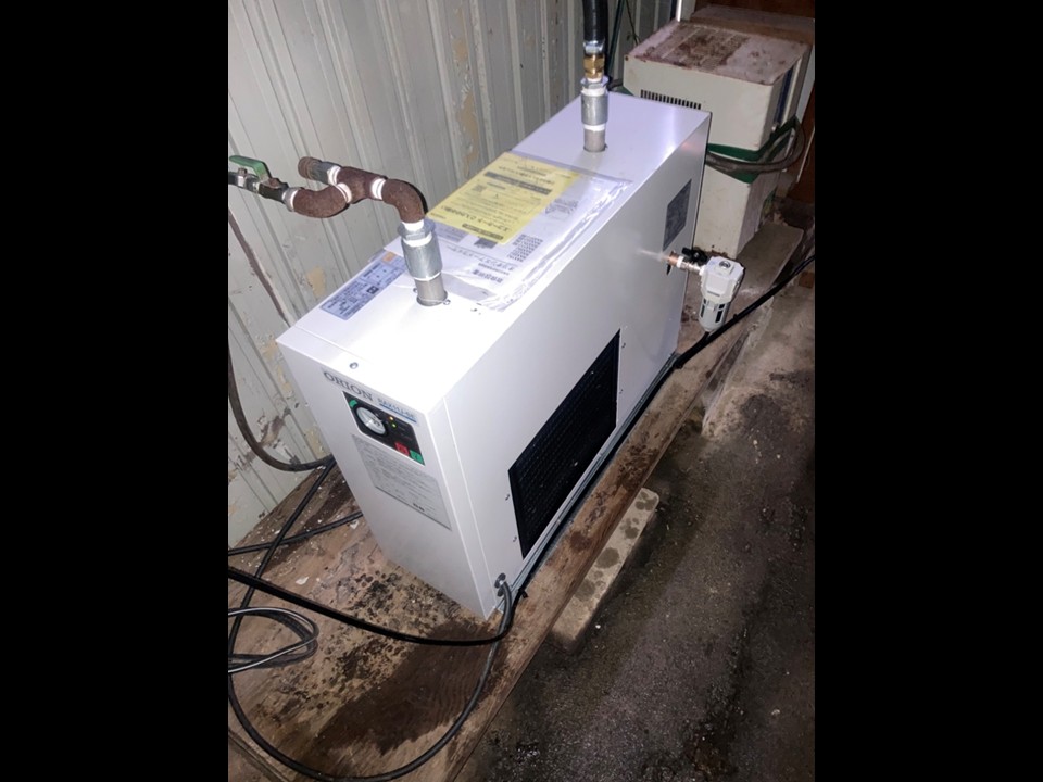 お客様の工場（フィルム加工関連）にて「エアータンク・ドライヤ取付」を行いました（岐阜県岐阜市）