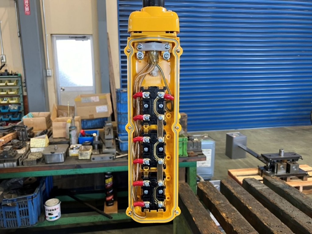 お客様の工場（建築足場製造）にて「ホイストリモコン取替工事」を行いました（岐阜県輪之内町）