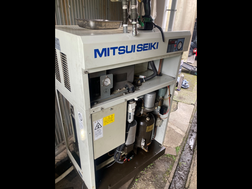 お客様の工場（樹脂製品成型関連）にて「コンプレッサーメンテナンス」を行いました（岐阜県山県市）