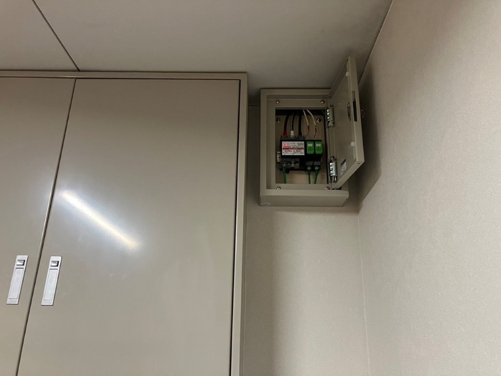 お客様の工場（自動車部品製造関連）にて「SPD（避雷器）設置工事」を行いました（岐阜県山県市）