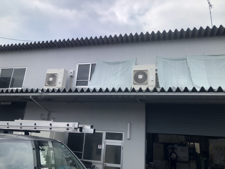 お客様の工場（金型成型）にて「エアコン取替工事」を行いました（岐阜県山県市）